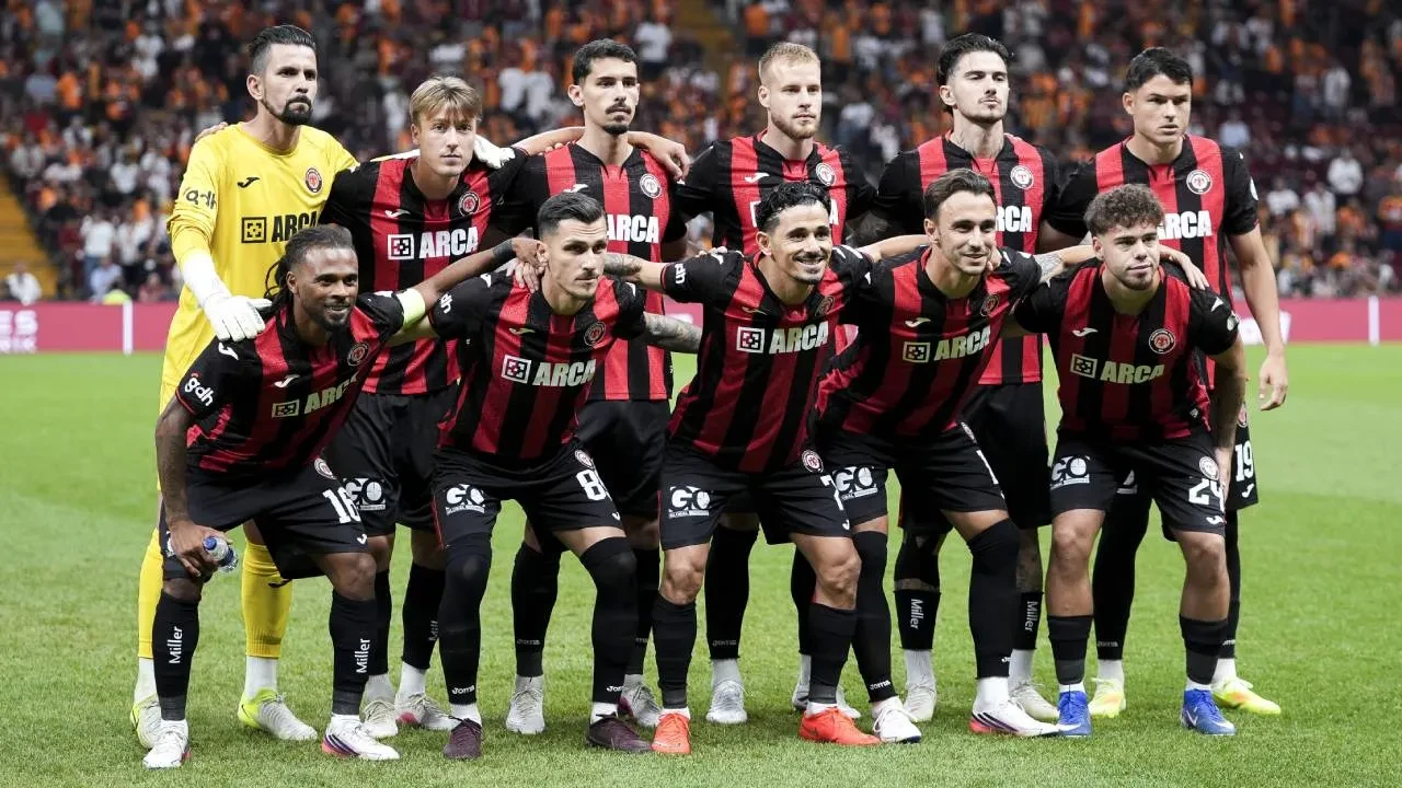 Arca Çorum FK'de peş peşe 2 ayrılık! Burak Çoban ve Sinan Osmanoğlu'na veda edildi
