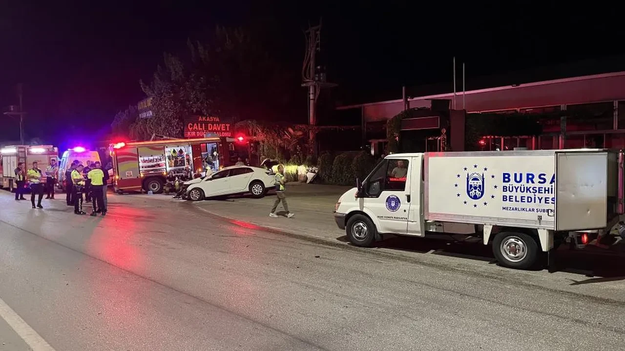 Bursa'da cip otomobile çarptı: 2 güvenlik görevlisi hayatını kaybetti