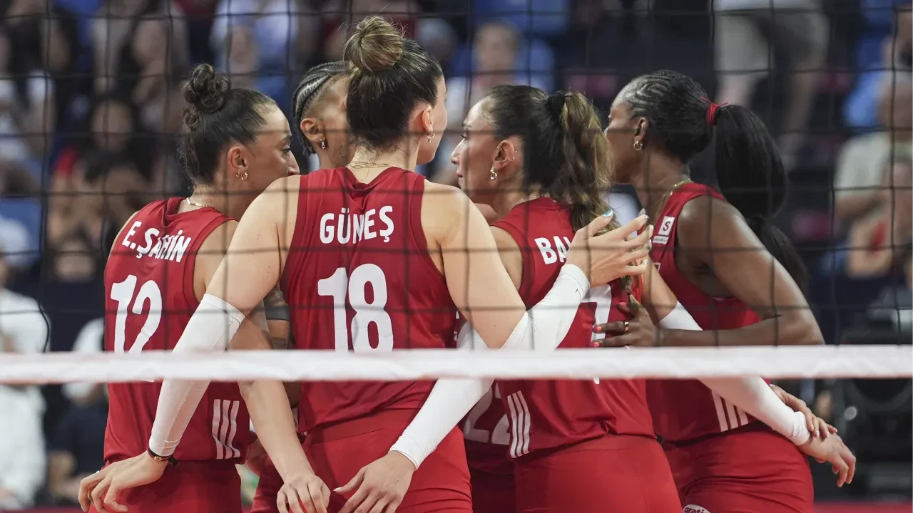 Filenin Sultanları, Letonya'yı devirdi! Türkiye, Avrupa Voleybol Şampiyonası'na galibiyetle başladı