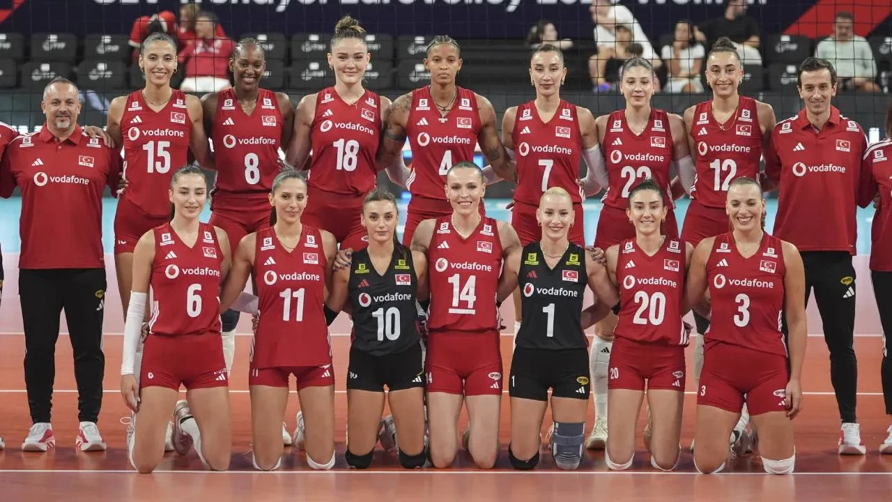 Filenin Sultanları, Letonya'yı devirdi! Türkiye, Avrupa Voleybol Şampiyonası'na galibiyetle başladı