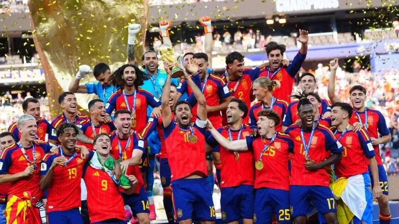 Olaylı Dünya Kupası finalinin cezaları açıklandı! Paredes ve Molina'ya ceza yağdı
