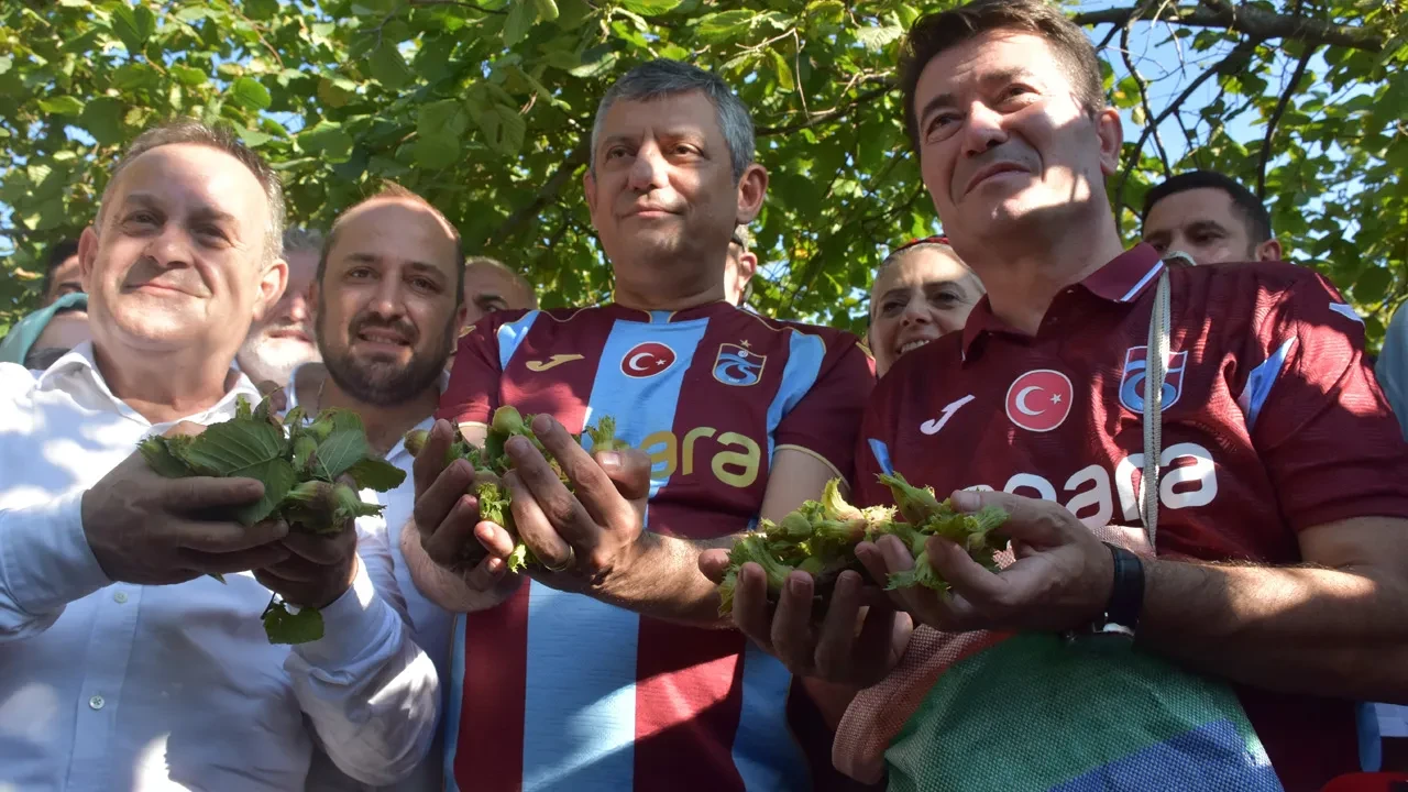 Özgür Özel'den Trabzon'da İstanbul'un fethi gafı! Söylediği tarihte Fatih dünyada yok