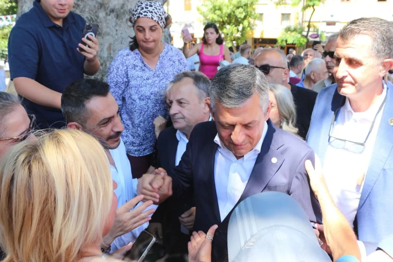 Özgür Özel'den Trabzon'da İstanbul'un fethi gafı! Söylediği tarihte Fatih dünyada yok