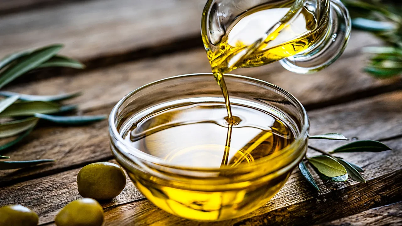 Saç diplerime her gece sıktım! Antik Yunanlı kadınların zeytin dalı sırrını yeni öğrendim