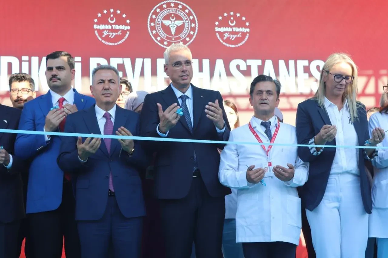 Sağlık Bakanı Kemal Memişoğlu İzmir'e yeni müjdeyi verdi: Tınaztepe Şehir Hastanesini de inşa edeceğiz