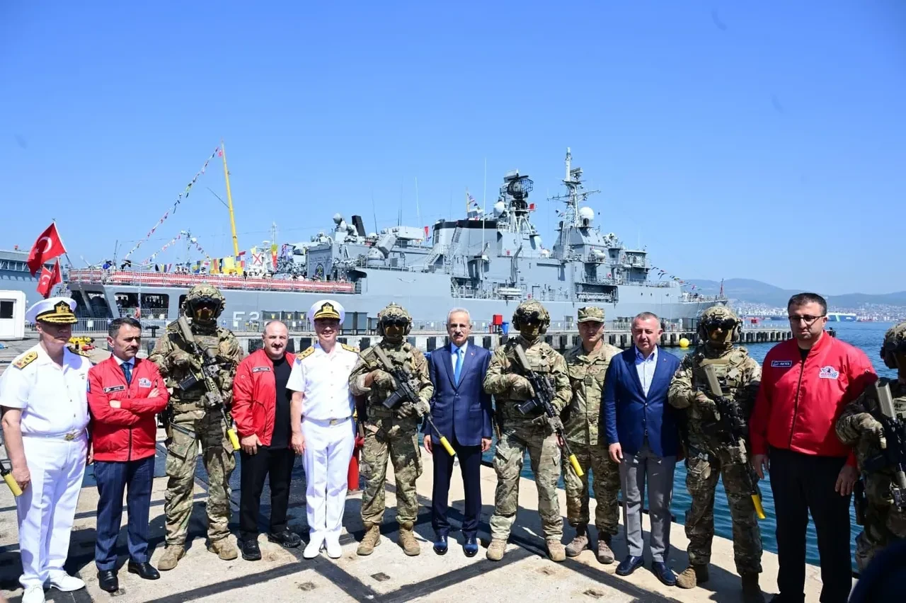 Ulaştırma ve Altyapı Bakanı Uraloğlu'ndan TEKNOFEST Mavi Vatan'a ziyaret