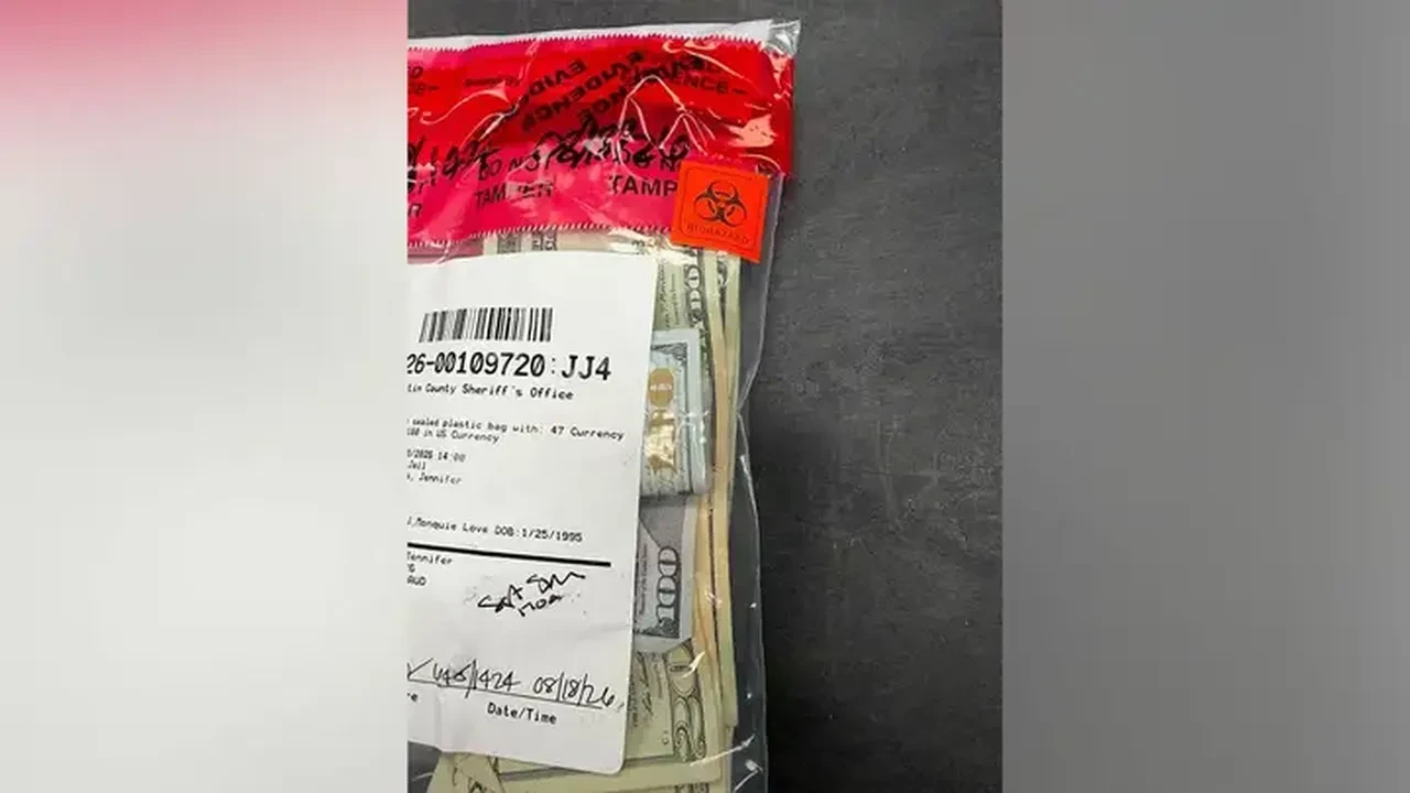 Yaşlı kadını dolandırdı, vücudundaki binlerce dolarla cezaevine girdi