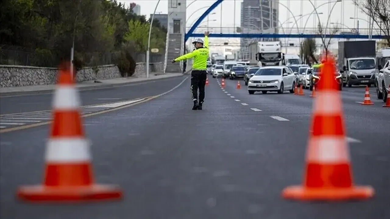 23 Ağustos İstanbul'da kapalı yollar hangileri? Yeşilay Bisiklet Turu Yarı Maratonu nedeniyle hangi yollar kapanacak? Alternatif güzergahlar neresi?
