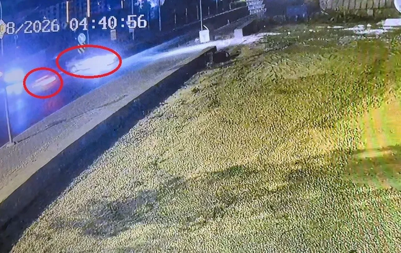 Antalya'da iki otomobil çarpıştı! 2 ölü, 3 yaralı