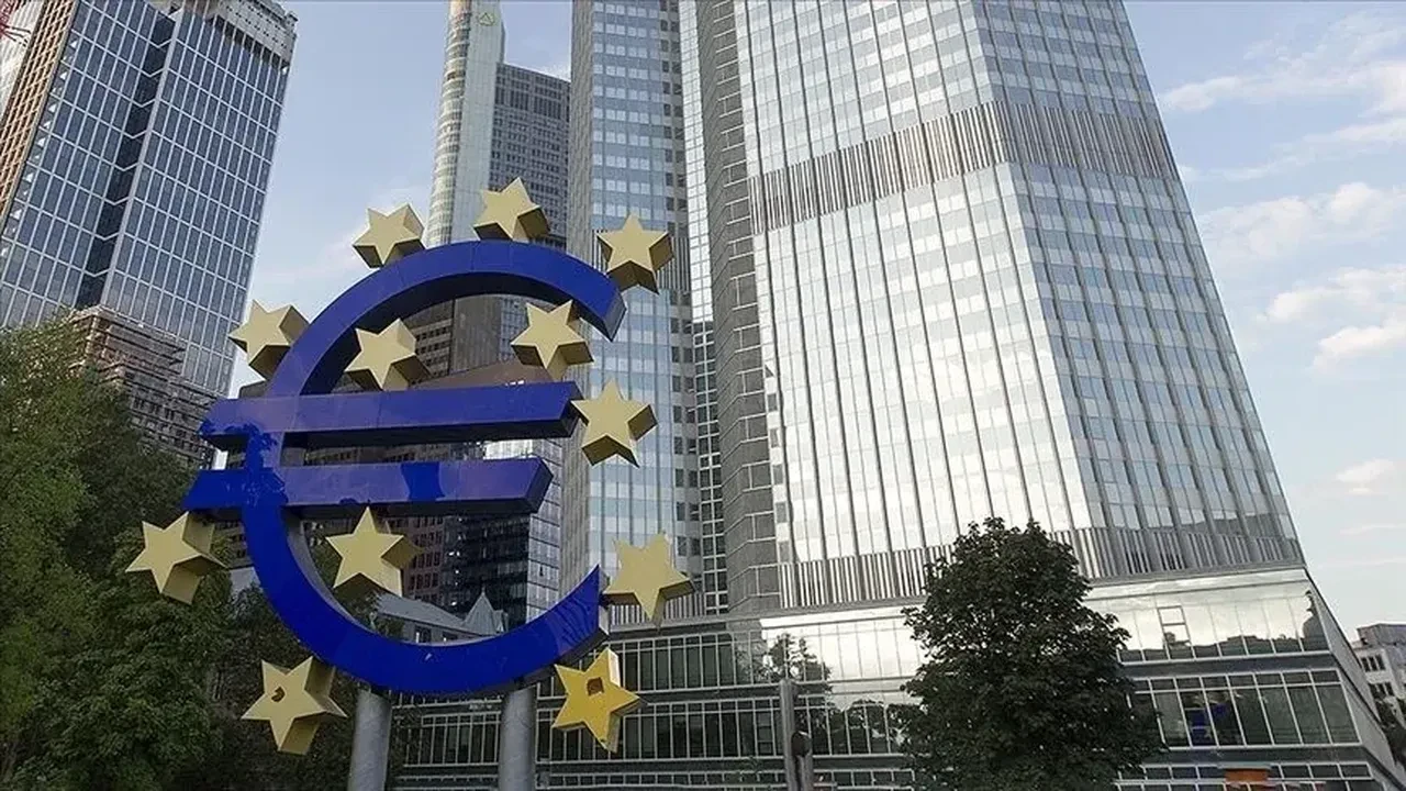 Avrupa Merkez Bankası açık açık herkesi uyardı: Küresel ekonomi sarsılmanın eşiğinde