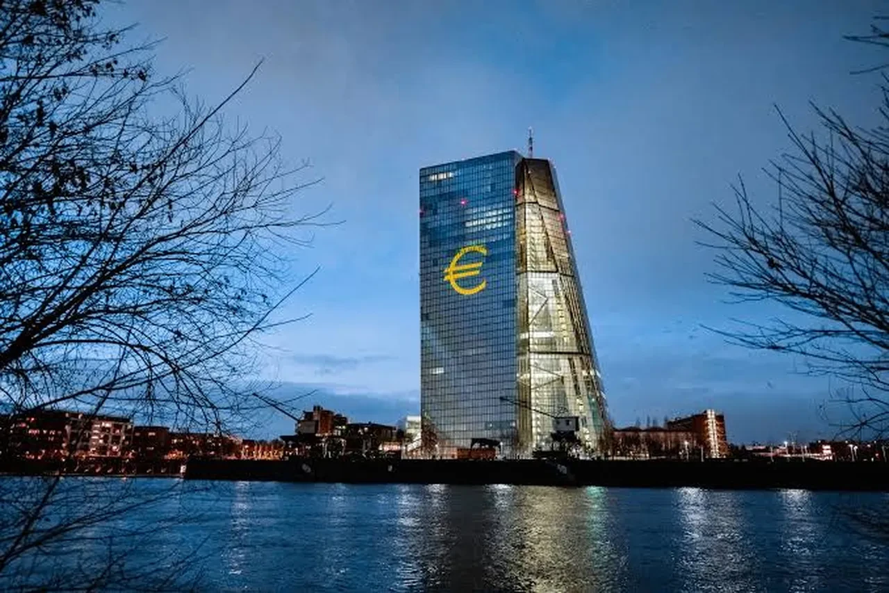 Avrupa Merkez Bankası açık açık herkesi uyardı: Küresel ekonomi sarsılmanın eşiğinde