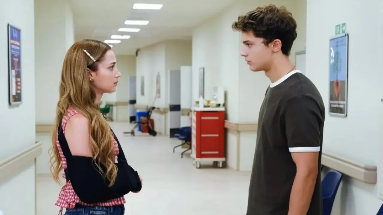 Daha 17'nin Leyla'sı Ceren Ayruk'tan aşk iddialarına cevap! Rol arkadaşı Çağan Efe Ak ile anılıyordu