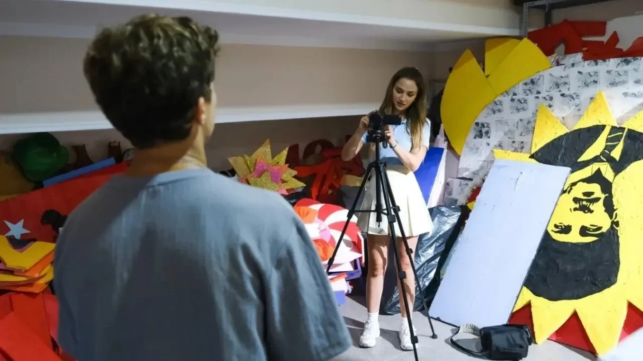 Daha 17'nin Leyla'sı Ceren Ayruk'tan aşk iddialarına cevap! Rol arkadaşı Çağan Efe Ak ile anılıyordu