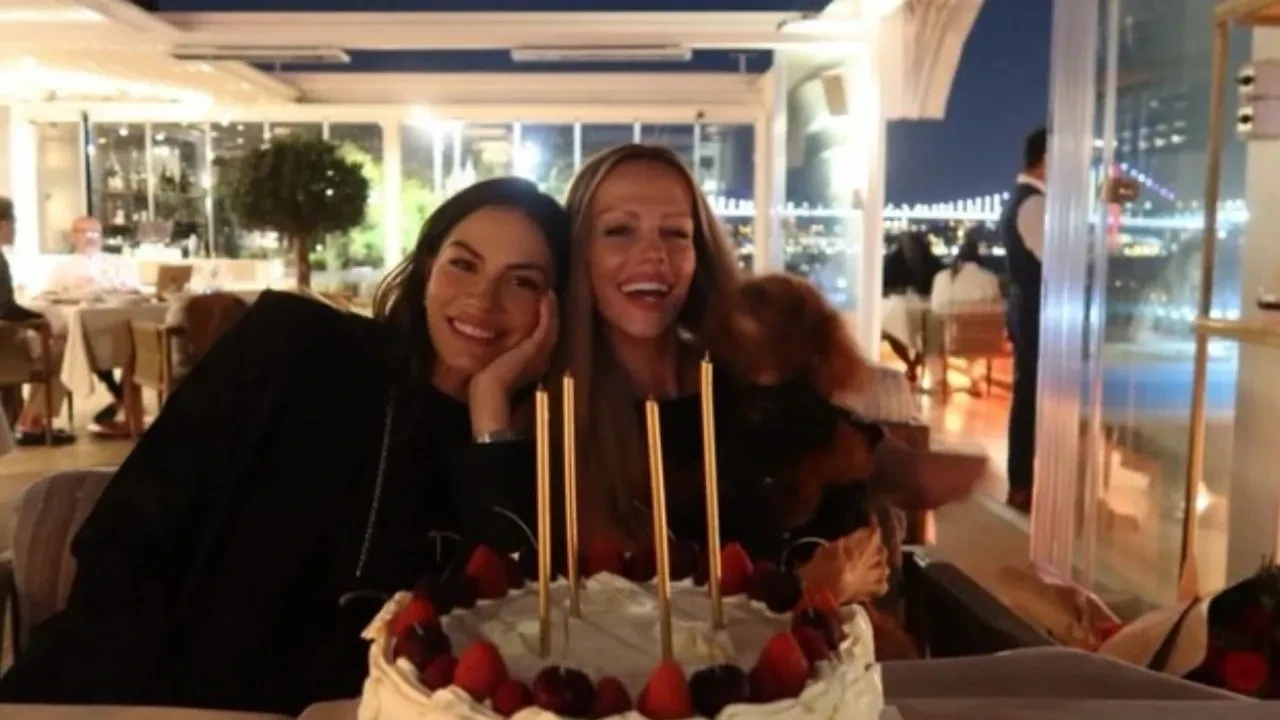 Demet Özdemir’in ablası Derya Özdemir sessiz sedasız boşandı! Ünlü oyuncudan destek gecikmedi
