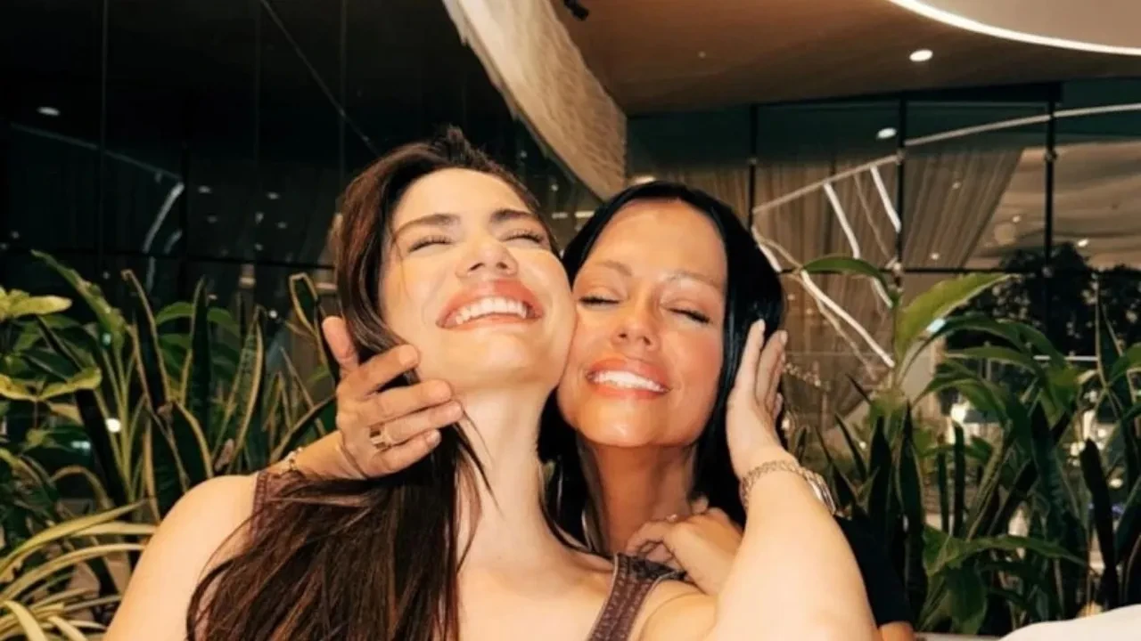 Demet Özdemir’in ablası Derya Özdemir sessiz sedasız boşandı! Ünlü oyuncudan destek gecikmedi