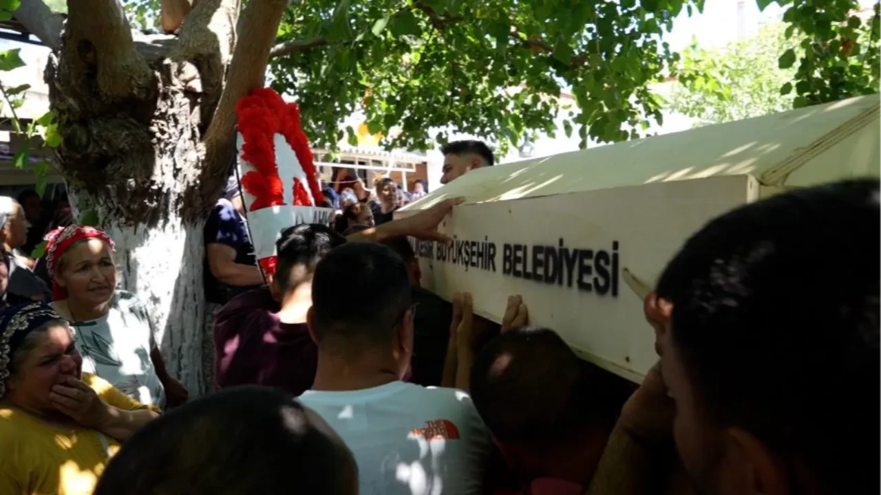 Bugün düğünü olacaktı! Gelinlik yerine kefen giydi