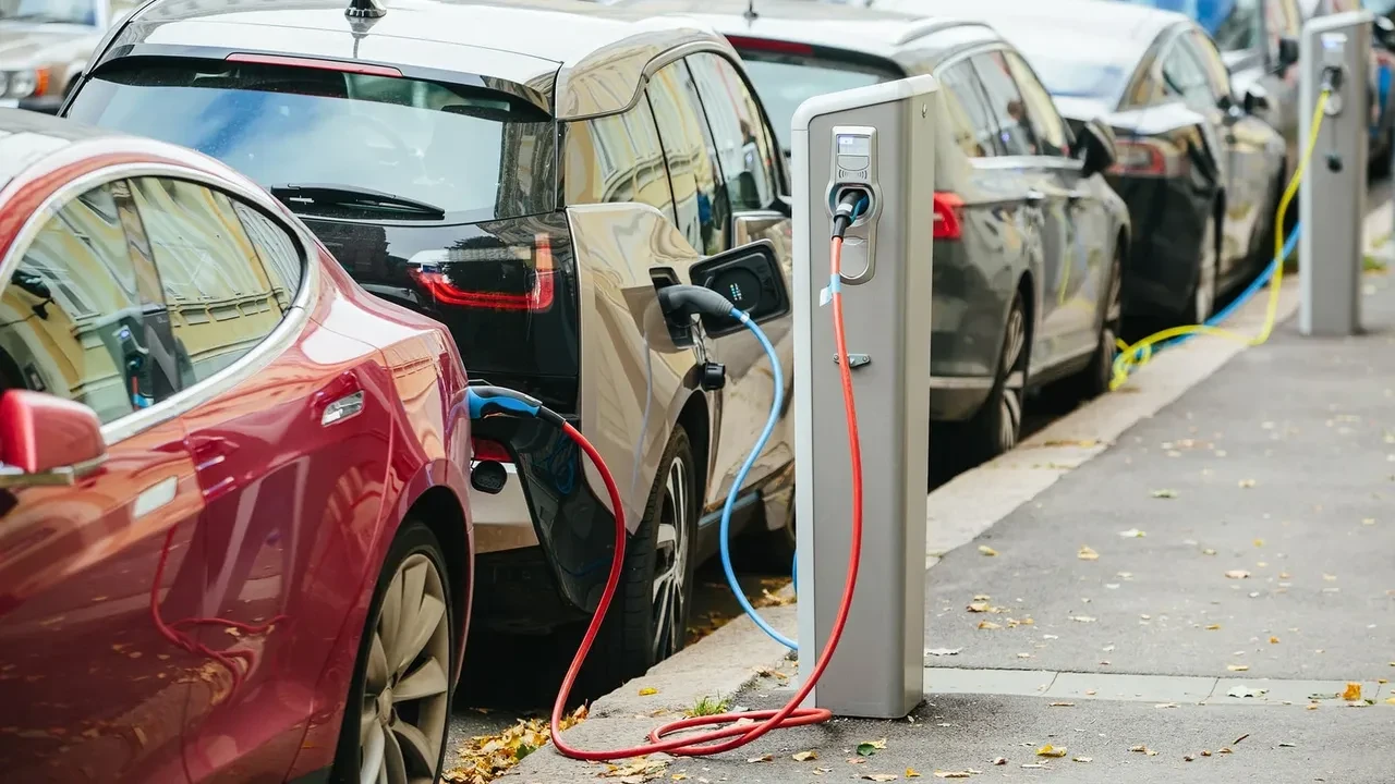 Elektrikli araç kullanıcılarının en büyük hatası ortaya çıktı! Bataryayı 2,5 kat daha hızlı bitiriyor