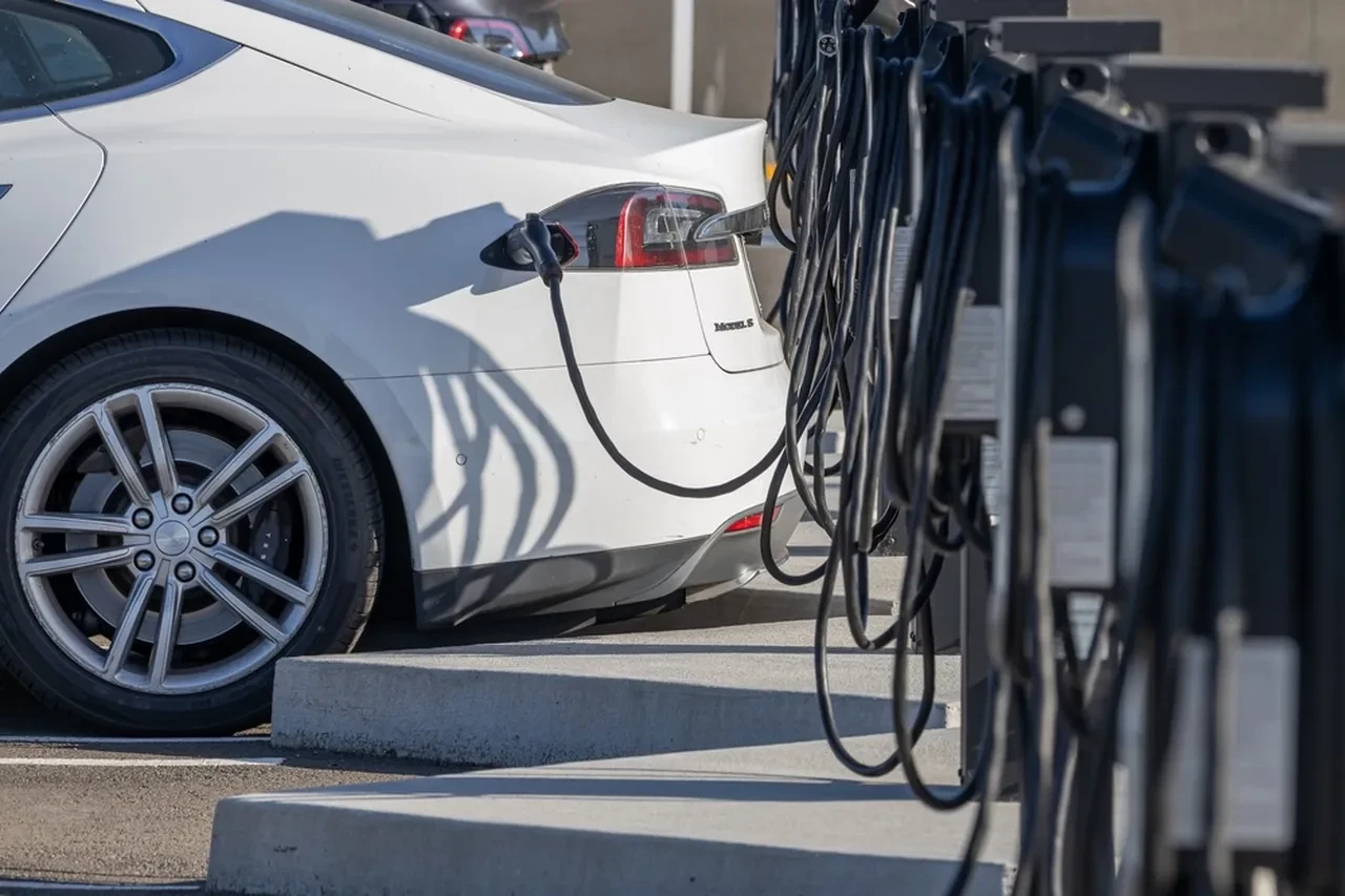 Elektrikli araç kullanıcılarının en büyük hatası ortaya çıktı! Bataryayı 2,5 kat daha hızlı bitiriyor