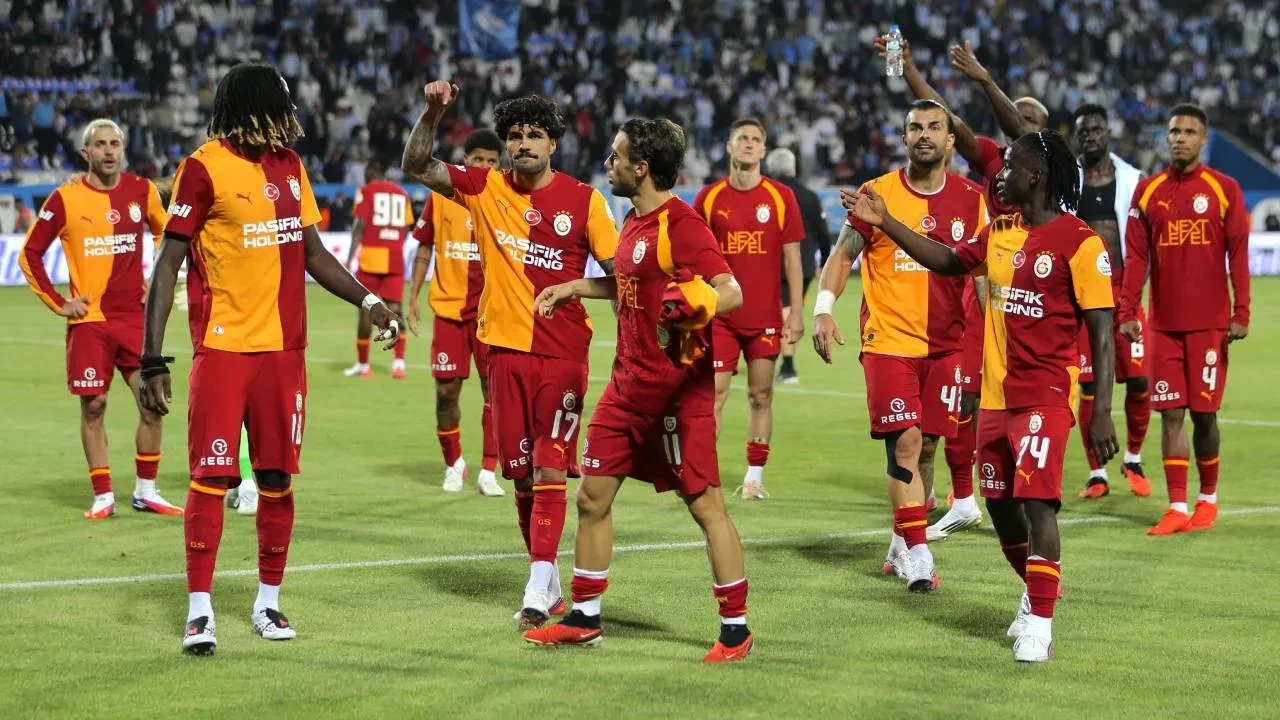 Galatasaray'da ayrılık açıklandı! Geleceği merakla bekleniyordu: Süper Lig ekibinin yolunu tuttu