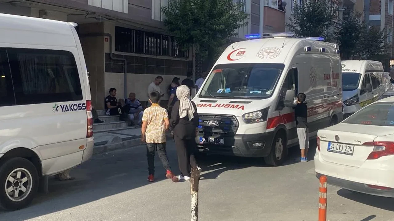 Gaziosmanpaşa'da bir adam evinde boğazı kesilmiş halde bulundu