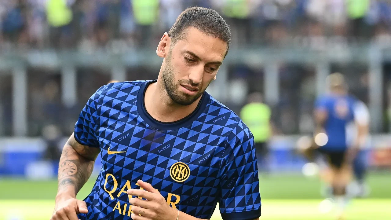 Hakan Çalhanoğlu sezonu golle açtı! Milli futbolcu, 4-1'lik galibiyette rol oynadı
