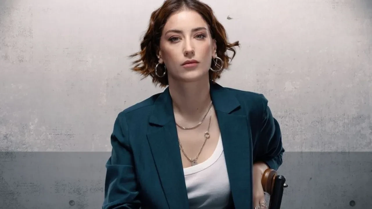 Hazal Kaya Uzak Şehir kadrosuna mı katıldı? Hazal Kaya Uzak Şehir dizisinde hangi rolü oynayacak?