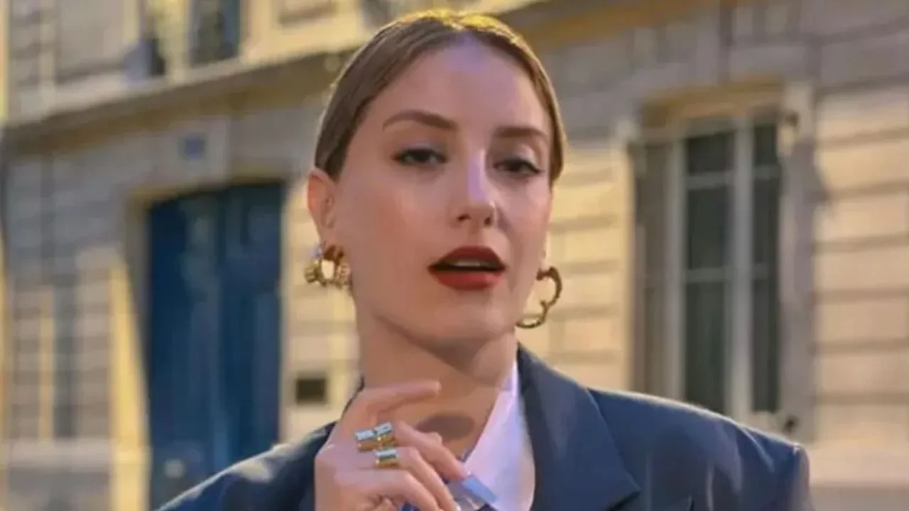 Hazal Kaya Uzak Şehir kadrosuna mı katıldı? Hazal Kaya Uzak Şehir dizisinde hangi rolü oynayacak?