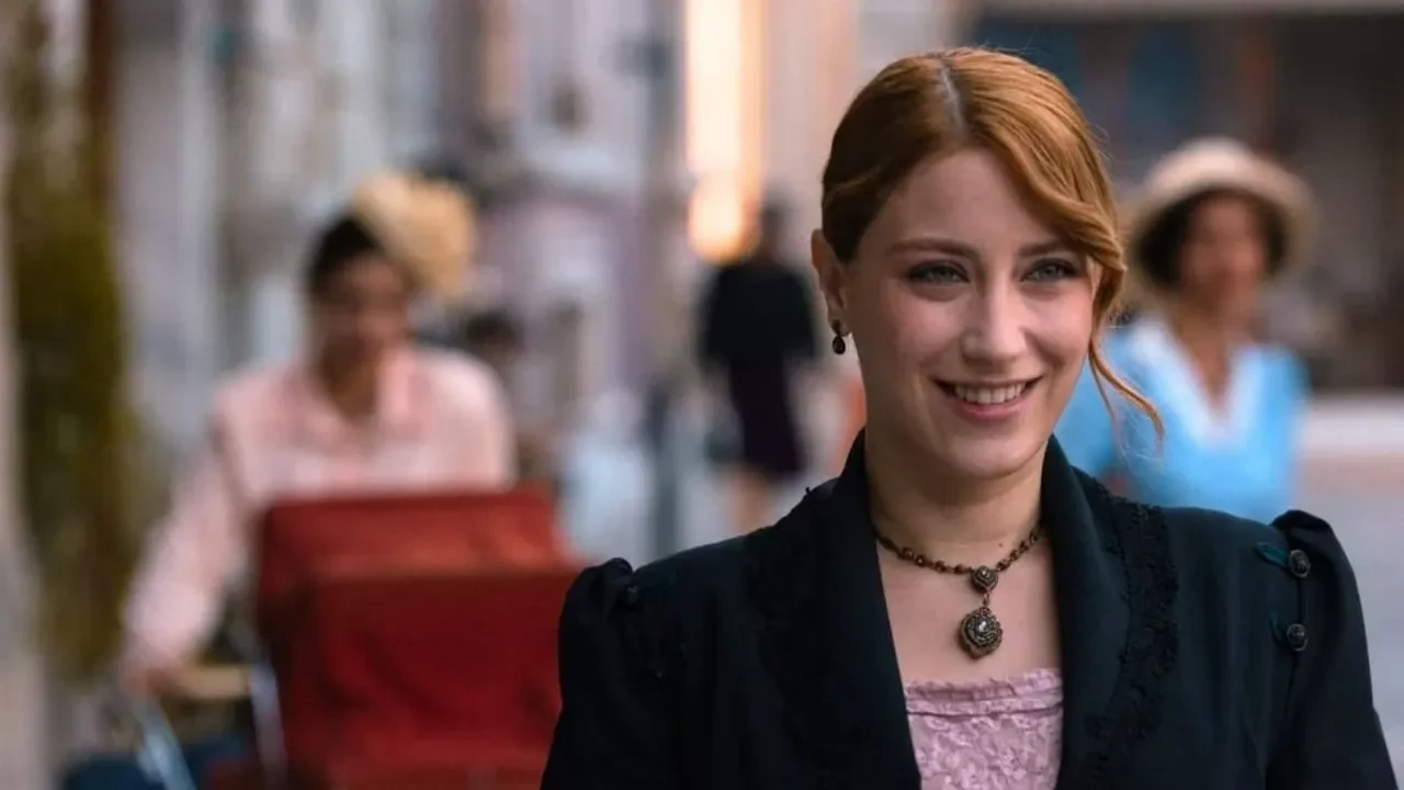 Hazal Kaya Uzak Şehir kadrosuna mı katıldı? Hazal Kaya Uzak Şehir dizisinde hangi rolü oynayacak?