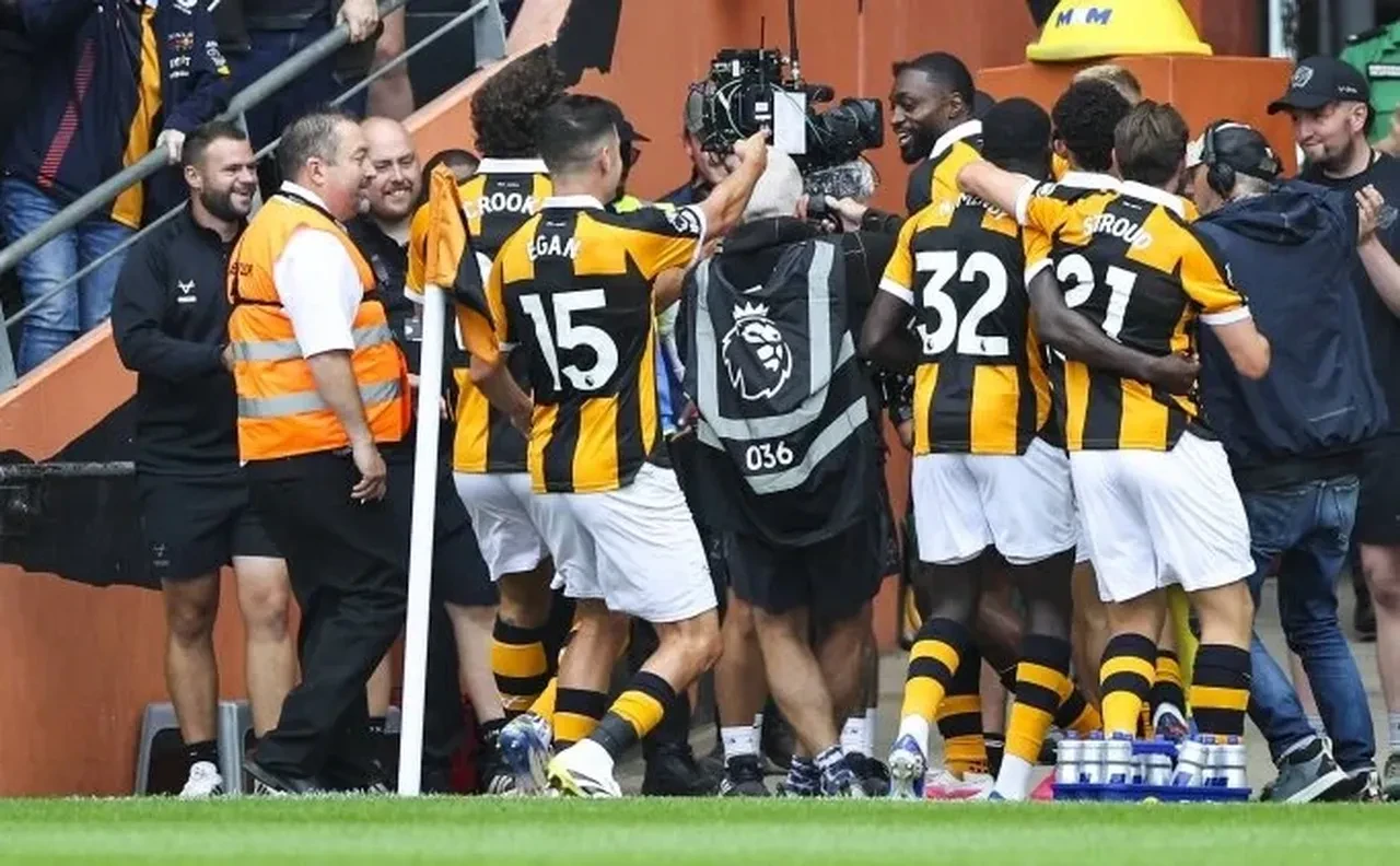 Acun Ilıcalı'nın takımı Hull City, Premier Lig'e hızlı giriş yaptı! Manchester United'ı devirdi
