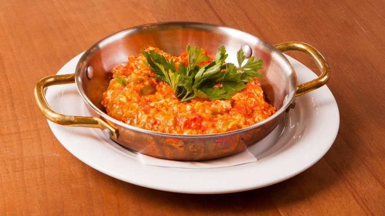 Kokusuyla çocukluğumuza götüren gerçek menemen tarifi! Kimse bilmez ama Batmanlılar menemene öyle bir şey ekliyor ki