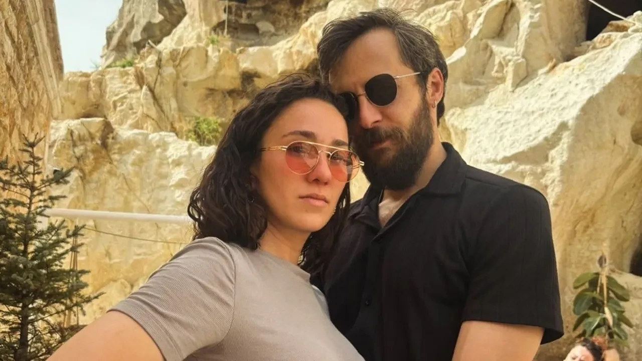Şakir Paşa Ailesi’nin Hakkiye’si Yağmur Başkurt evlendi! Ayşenil Şamlıoğlu memur, Şevval Sam ve Gonca Cilasun nikah şahidi oldu