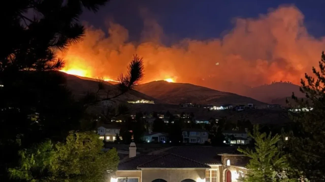 ABD Nevada'da alevler yerleşim yerlerine ulaştı: 14 bin hane için tahliye emri