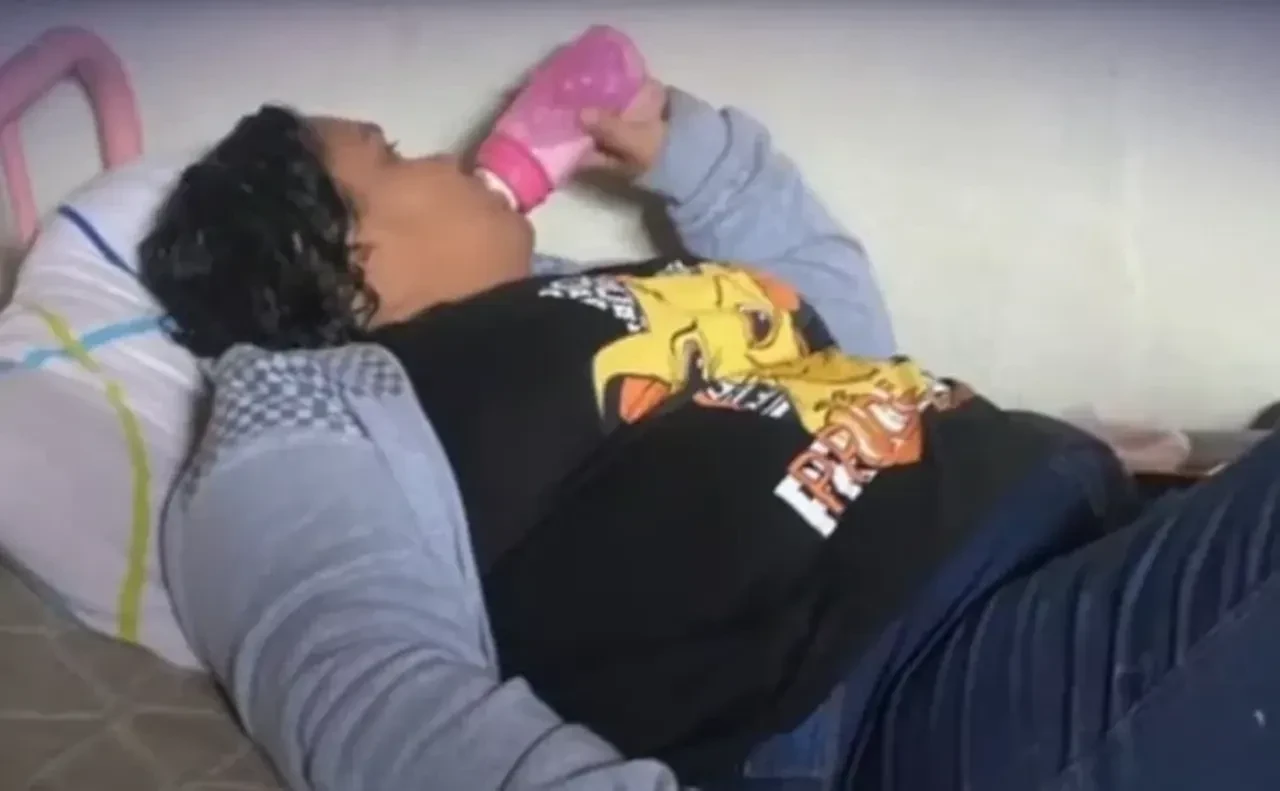 Aileyi kandırıp 12 yaşında çocuk taklidi yapıp 1 yıldan fazla yanlarında yaşadı! 37 yaşındaki kadının cezası kesildi