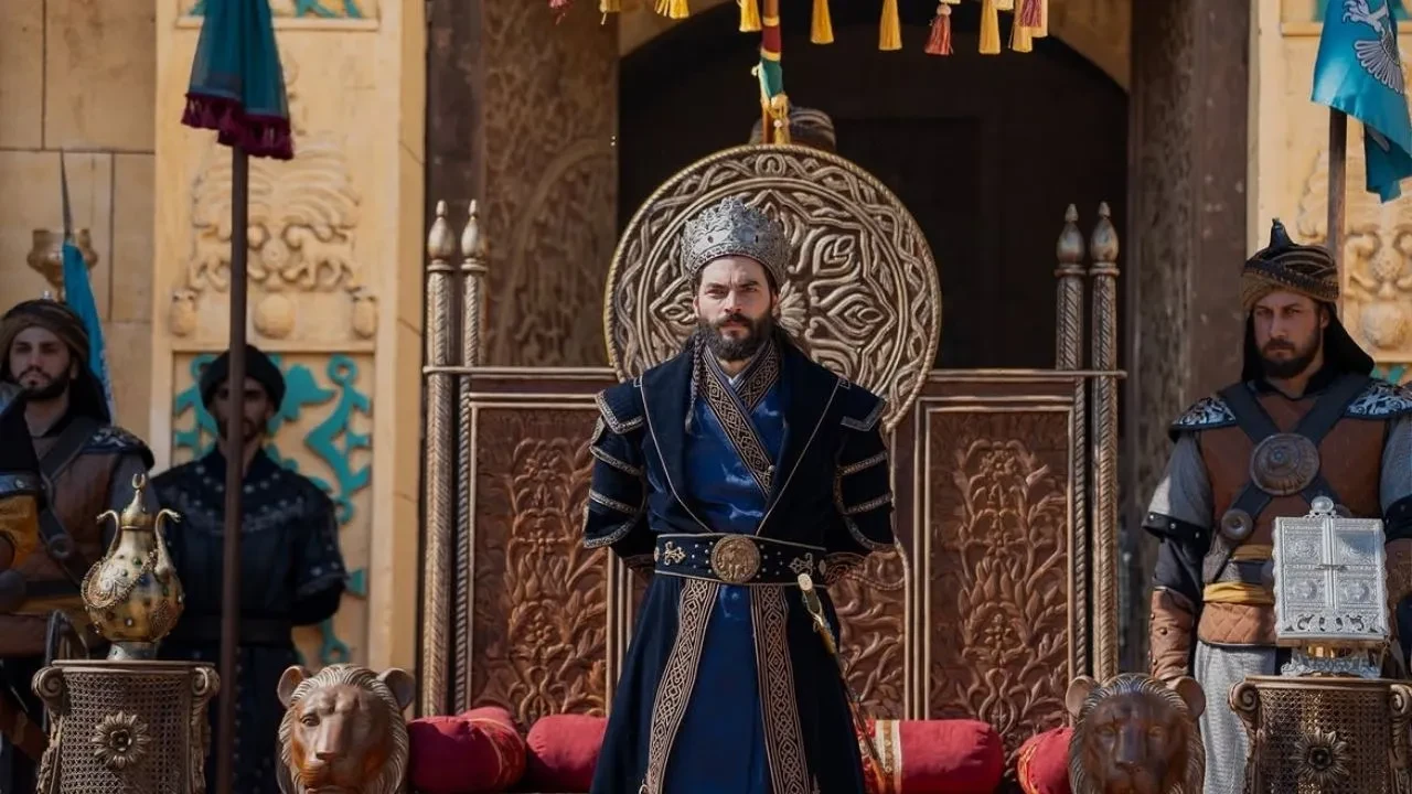 Akın Akınözü, Aşk ve Taht’ta “Sultan Alaeddin Keykubat” imajıyla büyük beğeni topladı