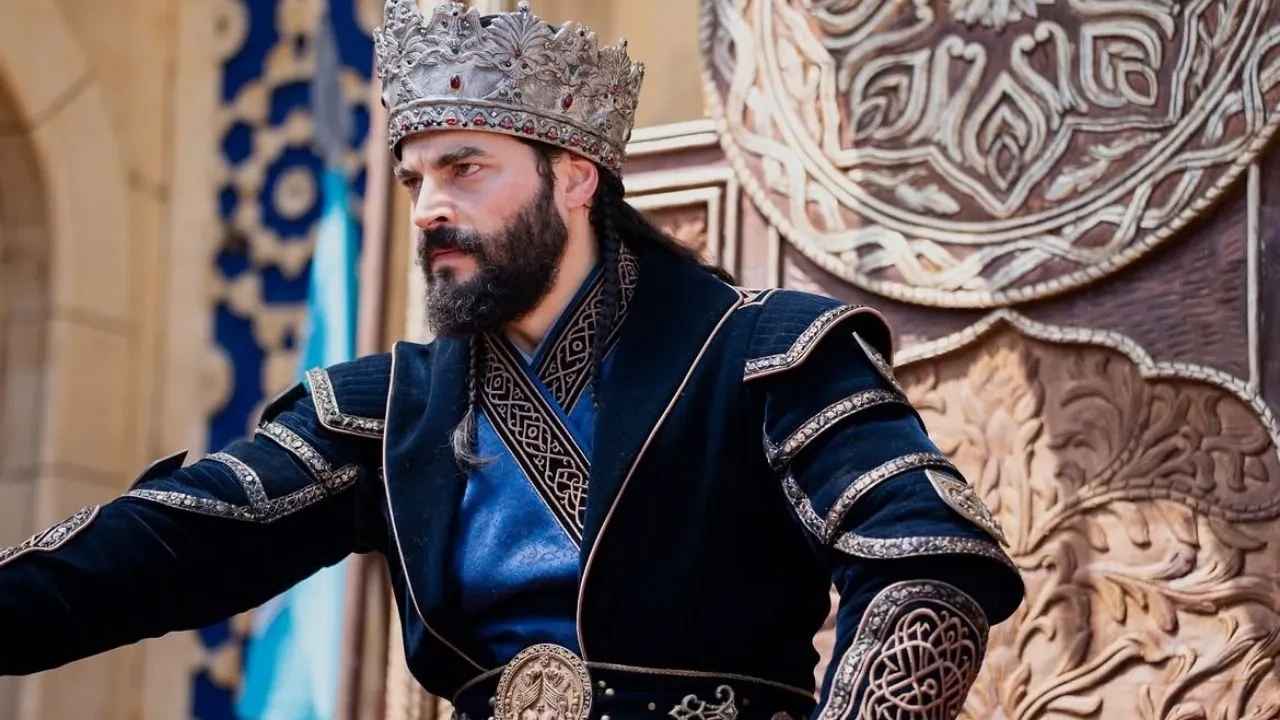 Akın Akınözü, Aşk ve Taht’ta “Sultan Alaeddin Keykubat” imajıyla büyük beğeni topladı
