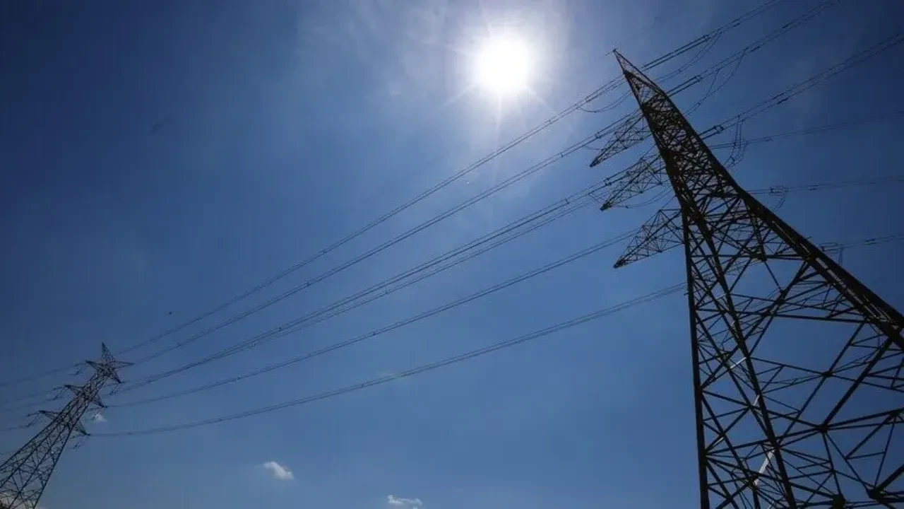Bakan Bayraktar duyurdu! Türkiye’nin elektrik kurulu gücü 126 Bin 476 megavata ulaştı
