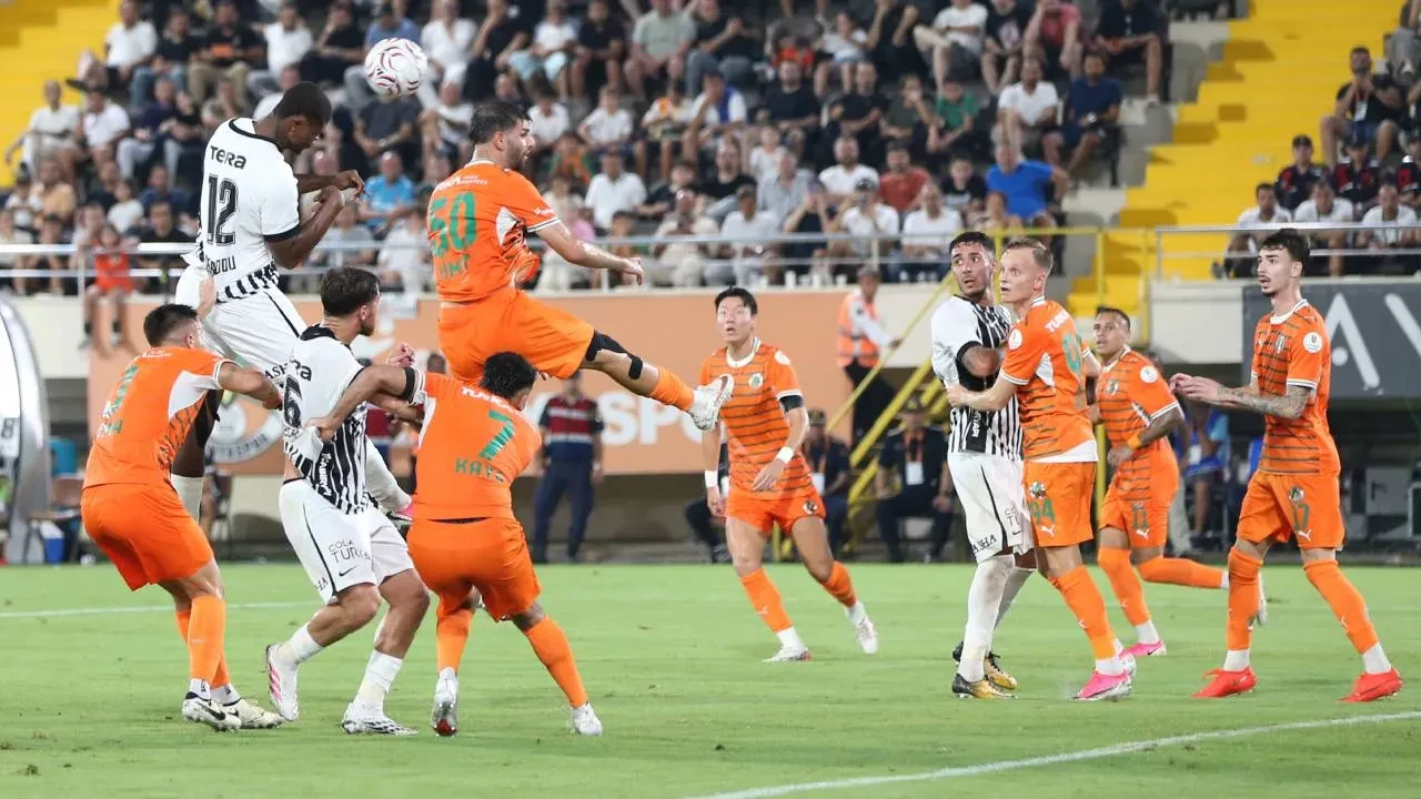 Beşiktaş'a Alanyaspor çelmesi! Siyah-beyazlılar, deplasmanda kaybetti