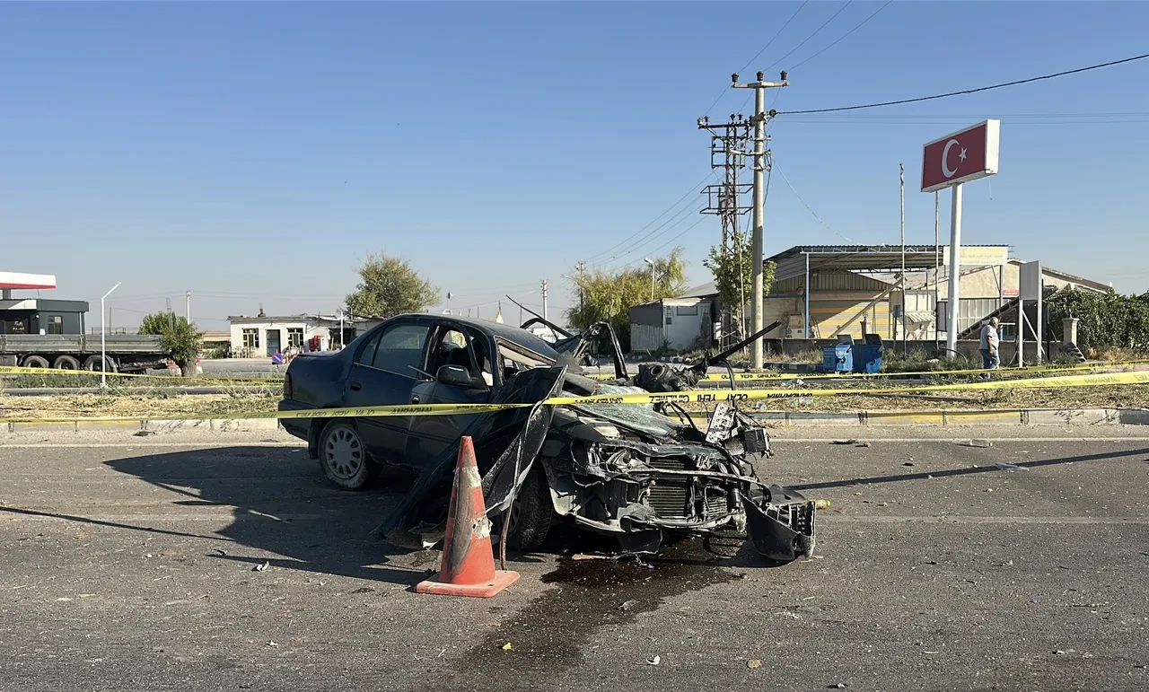 Direğe çarptı, takla attı… Hurdaya dönen araçta 2 ölü 2 yaralı