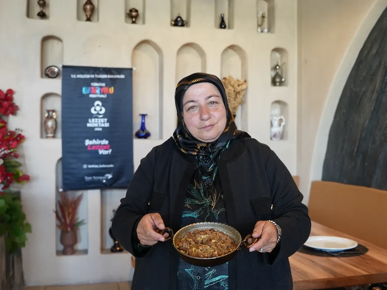 Erzurum Kültür Yolu Festivali'nde gastronomi rüzgarı: Şeflerin favorisi cağ kebabı, kadayıf dolması ve su böreği oldu