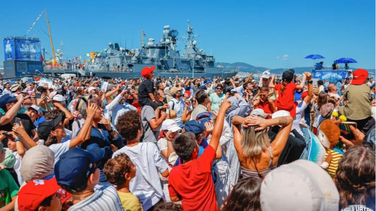 Gölcük semalarında nefes kesen şov: TEKNOFEST Mavi Vatan'da gökyüzü hareketlendi!