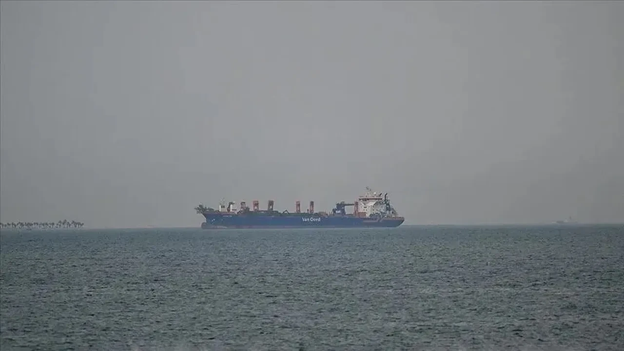İran'dan Hürmüz Boğazı kararı: Geçen gemilerden ücret alınacak