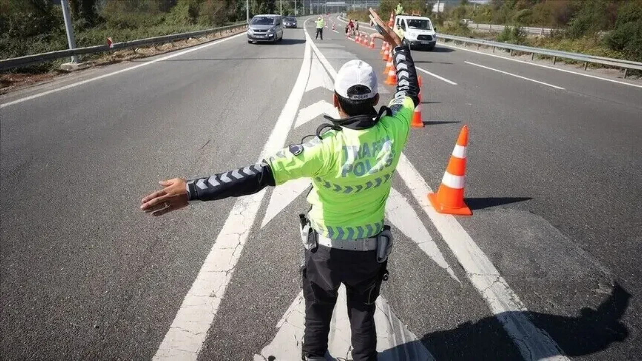 İstanbul ve Ankara'da bazı yollar trafiğe kapatıldı