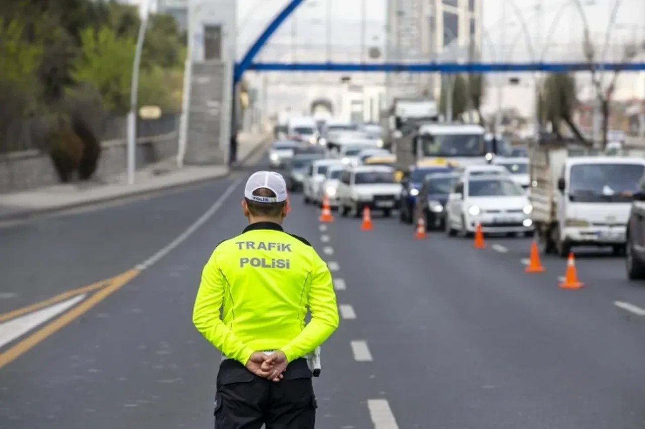 İstanbul ve Ankara'da bazı yollar trafiğe kapatıldı