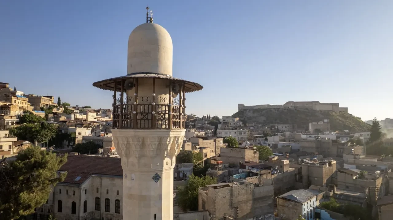 Bakan Ersoy duyurdu: Depremde hasar gören iki tarihî cami Mevlid Kandili’nde yeniden ibadete açılıyor!