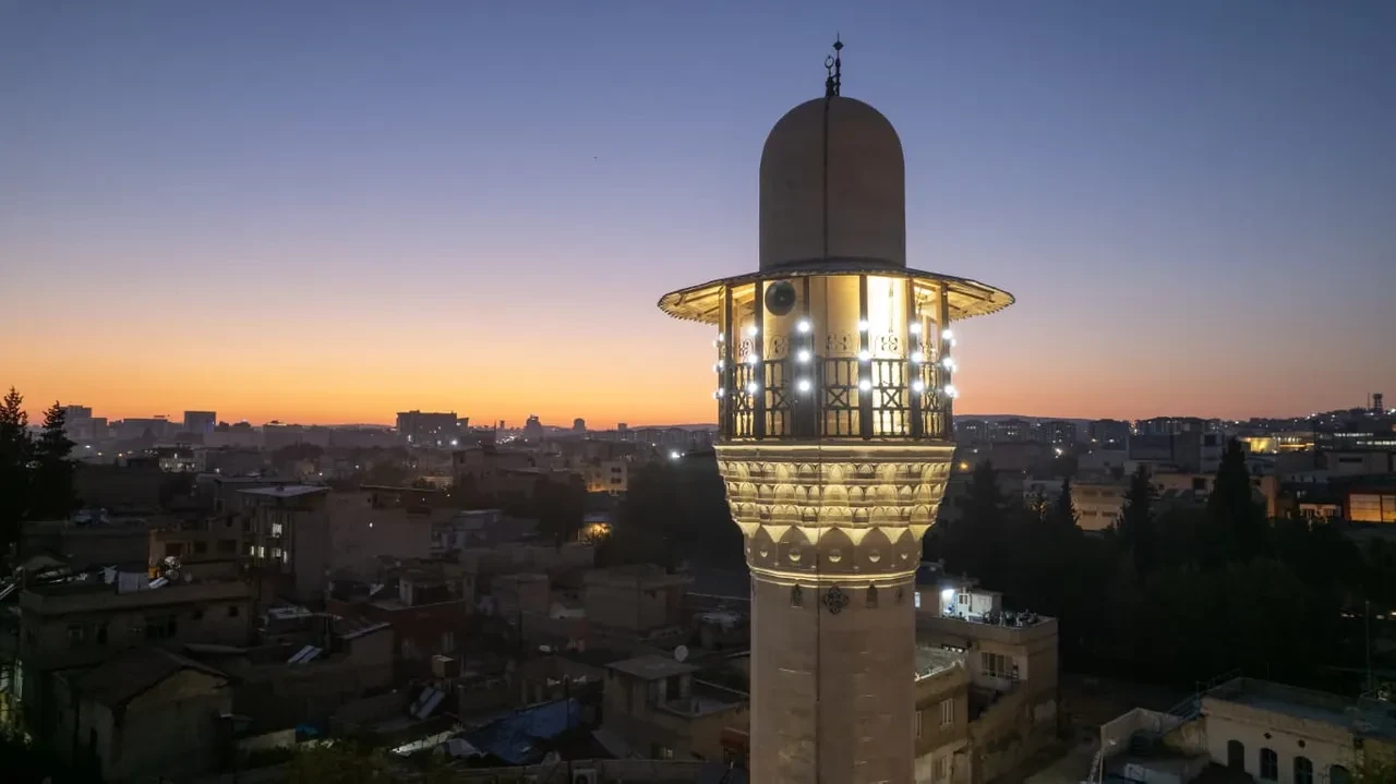 Bakan Ersoy duyurdu: Depremde hasar gören iki tarihî cami Mevlid Kandili’nde yeniden ibadete açılıyor!