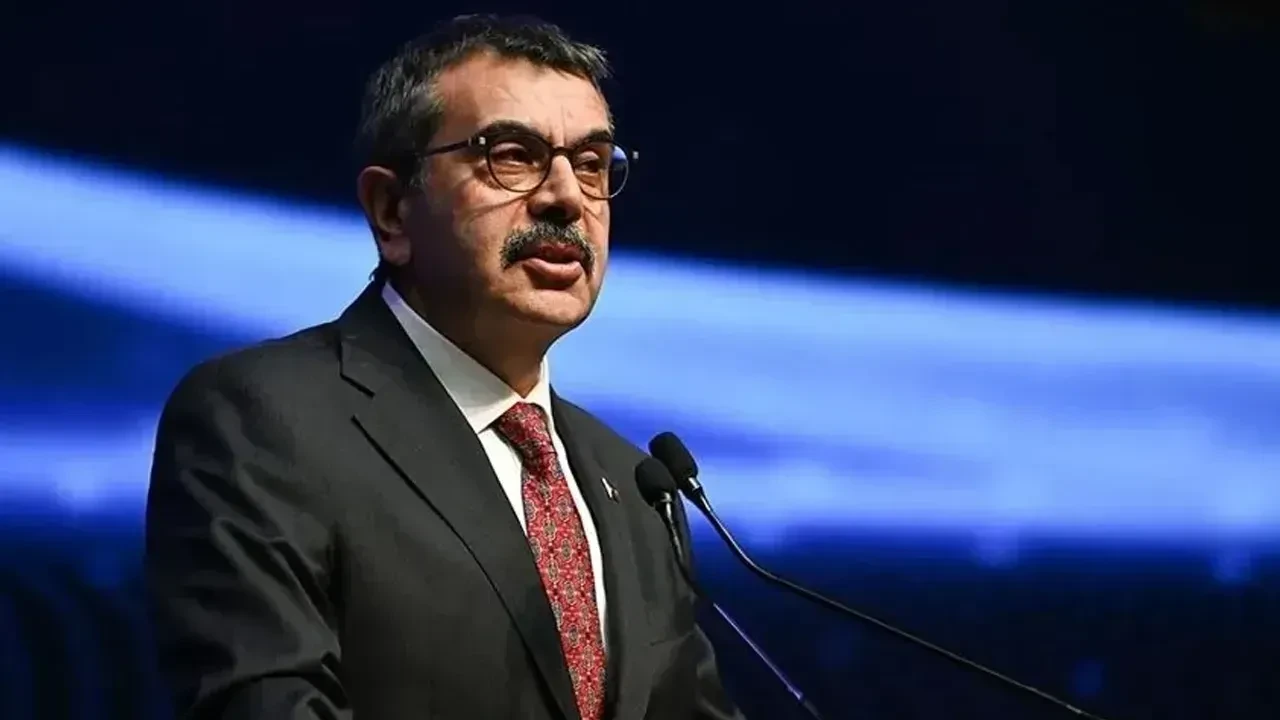 Bakan Tekin duyurdu! İlk hafta çevrim içi olacak
