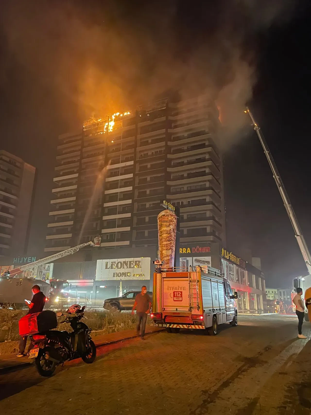 Diyarbakır'da plazada yangın! 5 kişi dumandan etkilendi