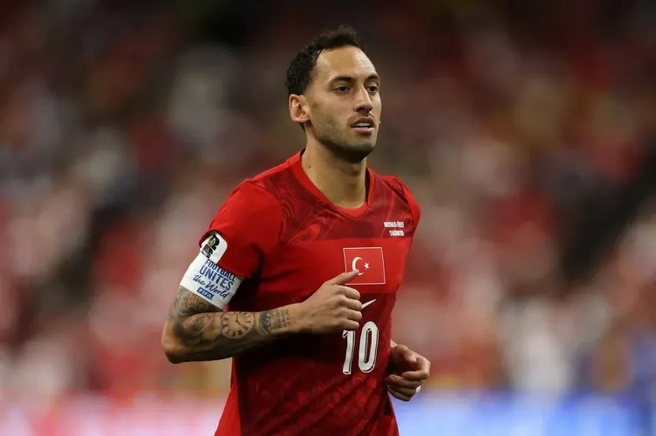 Fenerbahçe'de Hakan Çalhanoğlu sesleri! Milli yıldız transfer kararını verdi