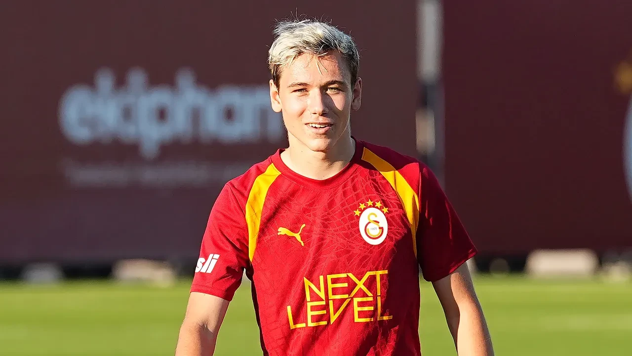 Galatasaray'da Batrakov gelişmesi! Sarı-kırmızılılardan paylaşım geldi