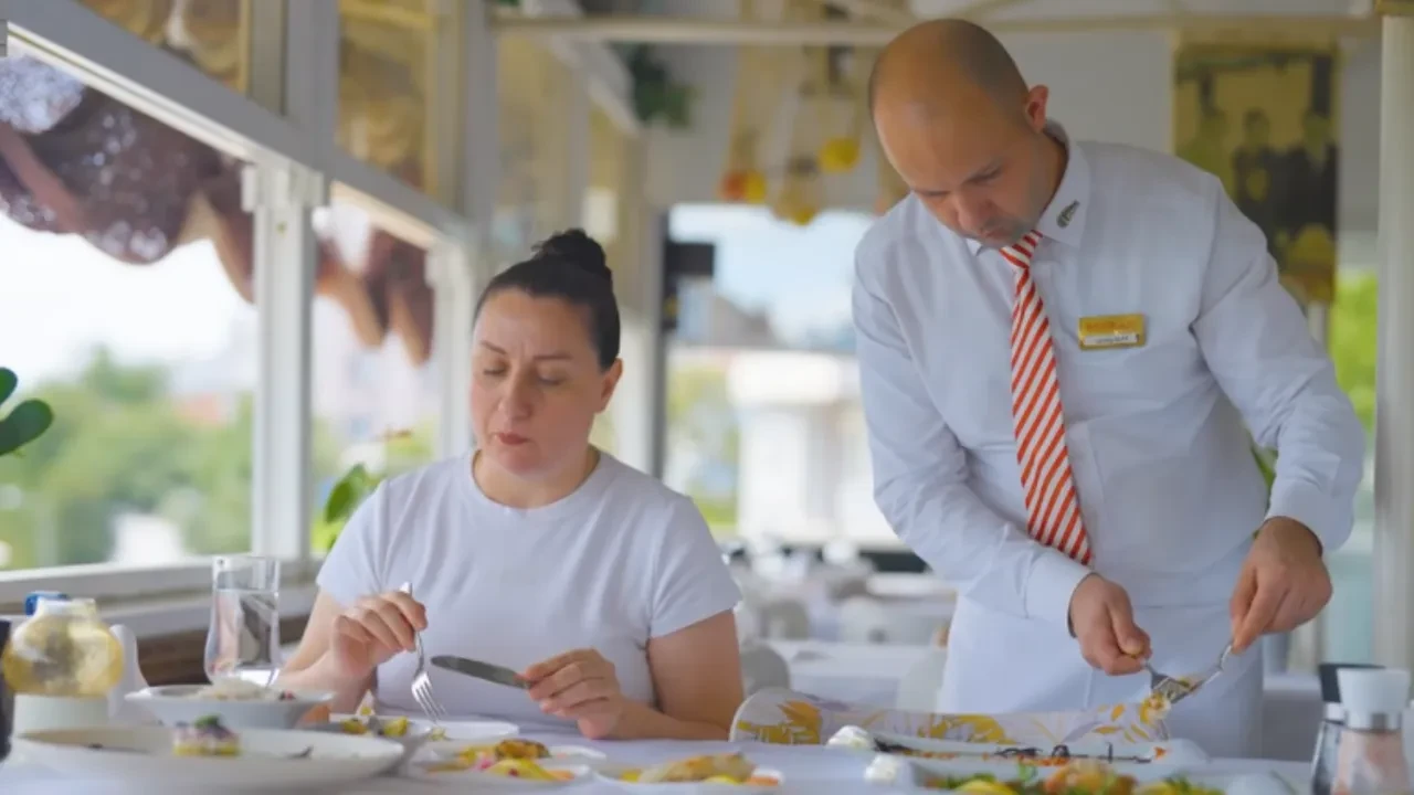 Masterchef Gül 7 yaşındaki çocuğuyla şiddetin ortasında kaldı! Mehmet Şef’ten yürekleri ısıtan sürpriz